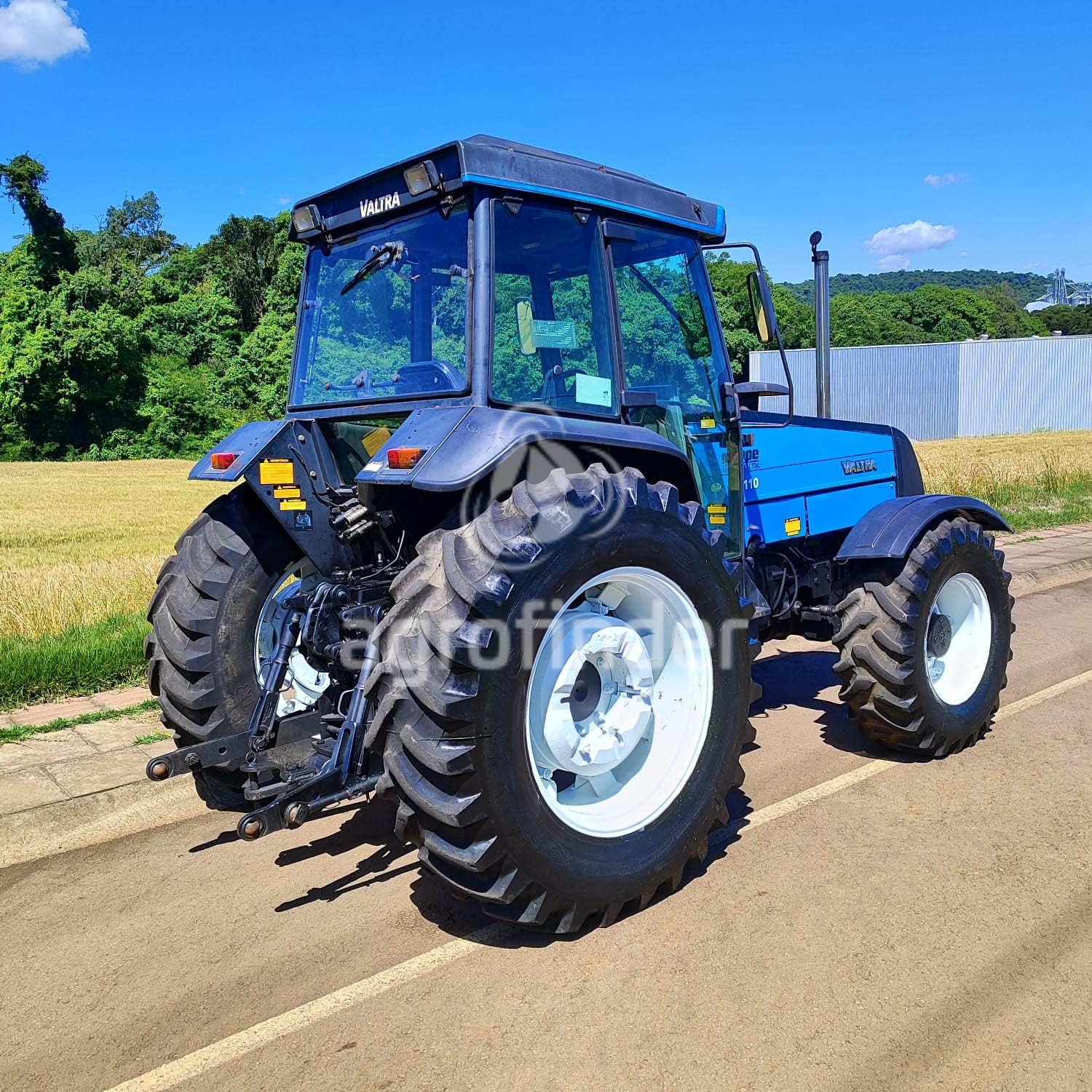 Trator Valtra BM 110 Ano 2008 - Imagem 3