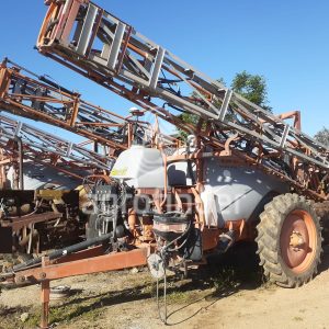 Pulverizador de arrasto Jacto  Advance 3000 ano 2012