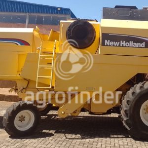Colheitadeira New Holland  TC 57 ano 2005