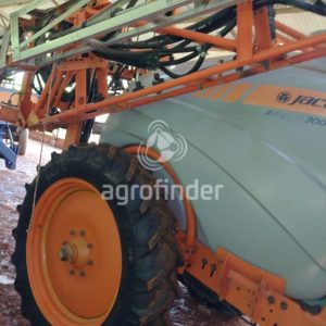 Pulverizador de arrasto Jacto  Advance 3000 ano 2015