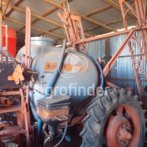 Pulverizador de arrasto Jacto  Advance 2000 ano 2018