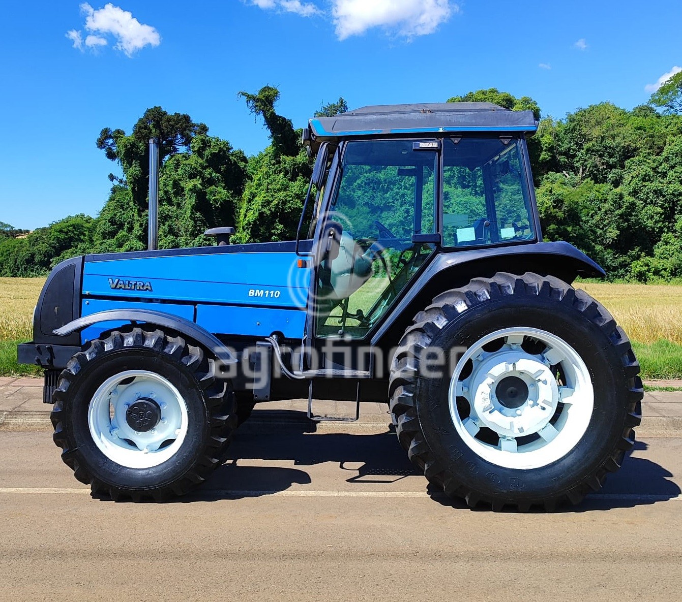 Trator Valtra BM 110 Ano 2008