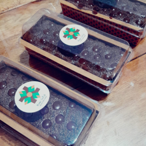 Bolo de cacau com gotas de chocolate