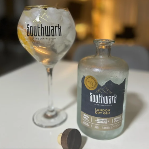 Combo Southwark Gin e Taça para drink