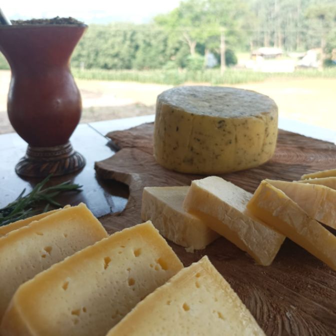 Queijo colonial temperado - Orégano (kg)