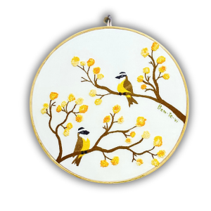 Quadro Bastidor Dois Bem-te-vi – Tamanho 25 cm Bordado à Mão