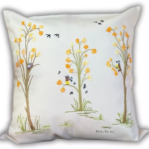Capa de almofada Ipê Amarelo com Bem-te-vi – 45×45 bordada à mão