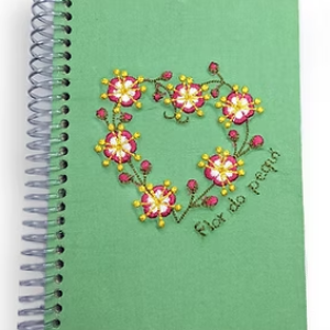 Caderno Flor do pequi cor verde bordado digital
