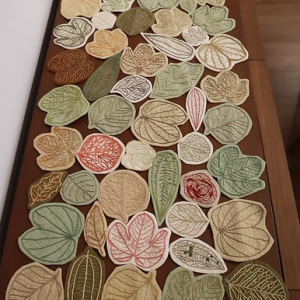 Caminho De Mesa Coleção Rebrotar – 1,3X40 Bordado A Mão