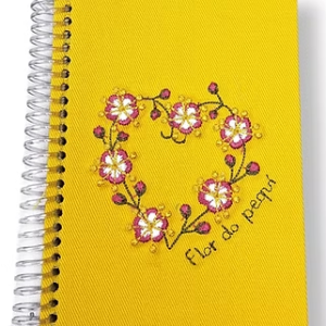 Caderno Flor do pequi cor amarela bordado digital